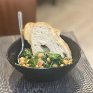 Garbanzos con espinacas