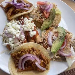 Cochinita pibil, salbutes, panuchos, empanada, codzitos