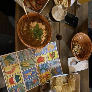 Monday is for loteria... y chili... y un Porter