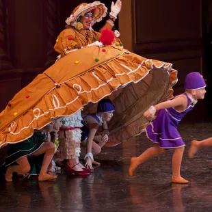 The Nutcracker - 2011: Mother Ginger and her Kids