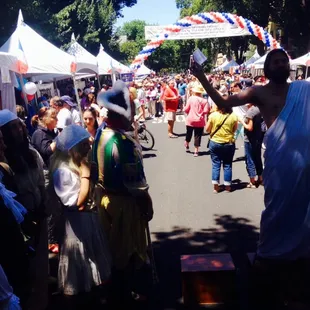 The Revolutionaries incite the plebes to march on the Bastille!  "Viva le Revolution!"