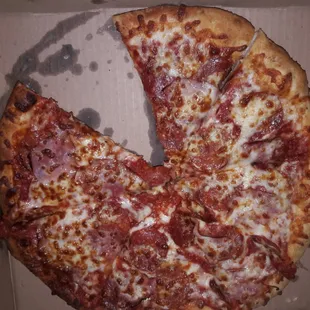 Pizza was on point, not to gressy, family liked it will try again..