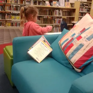 Giselle building a house