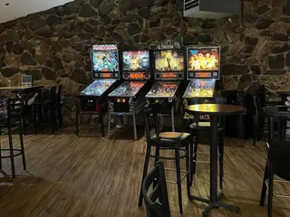 Candlerock Lounge & Billiards