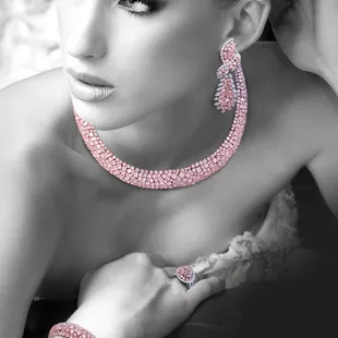 Ultra rare natural pink diamonds from Australia&apos;s famous Argyle Mine set in 18k gold.