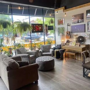 Inside (a piano is there because they have live music sometimes) -- 10 July 2024