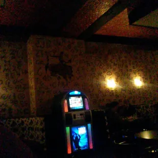 Awesome jukebox with everything you can think of