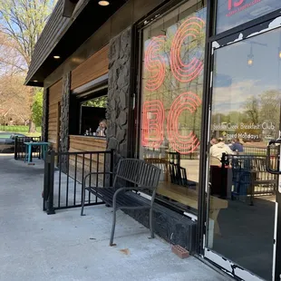 the outside of the restaurant