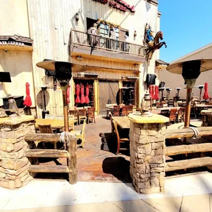 the outside of the restaurant