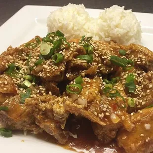 Spicy Garlic Chicken - Fried chicken pieces tossed in our spicy garlic sauce.