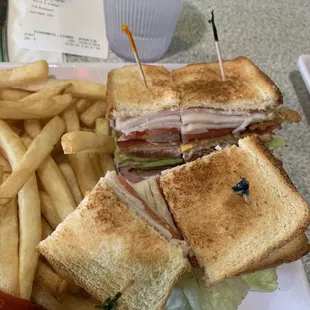 Never see a club cut in squares, but it didn&apos;t affect the taste! Just needed a little more Mayo but I didn&apos;t get a chance to ask