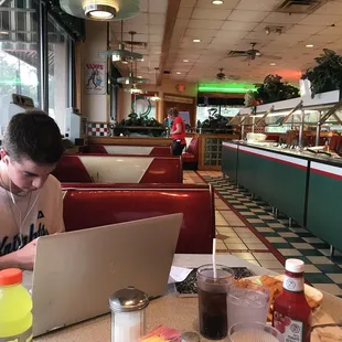 Diner ambiance... great for studying between baseball games.