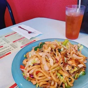 stir fried noodles w/ chicken