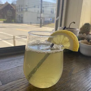 Gold Crush spring cocktail