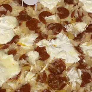 Ordered a pizza with Ricotta cheese, pineapple, pepperoni. What I got was Pineapple, Pepperoni and sour cream.