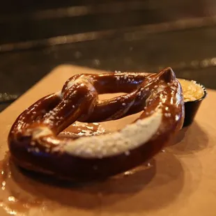 Pretzel &amp; Cheese Dip