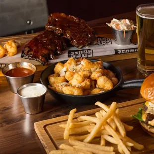 food, chicken, chicken wings, chicken wings and fried chicken, fried chicken, poultry, bbq wings, fried chicken wings, bbq chicken