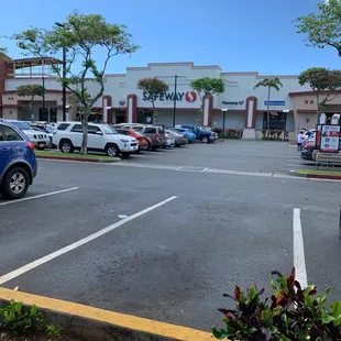 Kapahulu shopping center Safeway