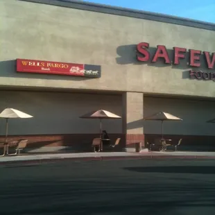 the entrance to safeway restaurant
