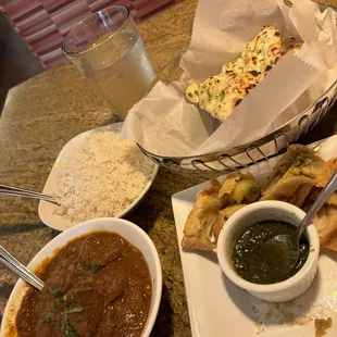 Rogan Roganjosh with Veg Samosa and Garlic Naan