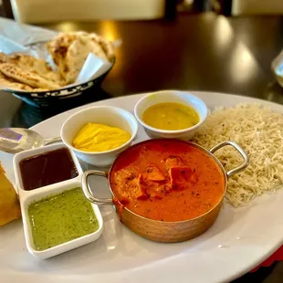 Murgh Mahkani with garlic naan