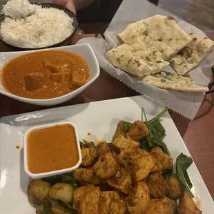 Chicken tandoori (bottom) &amp; chicken tikka masala (top)