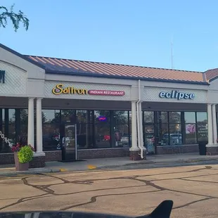 Saffron restaurant on Oak Street in Zionsville