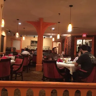 The service is so bad that on a Saturday the place is largely empty.