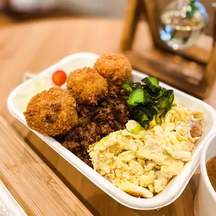 Sobro Don with Crab Cream Croquettes | IG @smn.eats