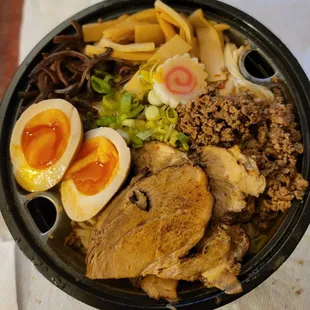 Niku Tantan Mein, noodles underneath