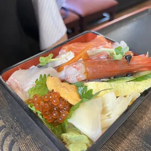 Chirashi bowl