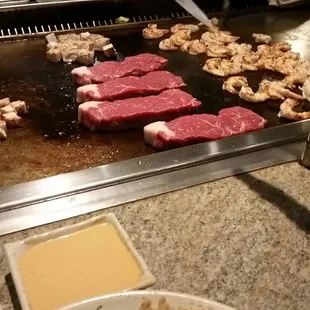 OMG WHAT A FEAST AND ENTERTAINMENT BY THE GRILL CHEF ON TOP OF A GREAT MEAL.