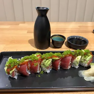 911 roll-- SPICY!!   was excellent!