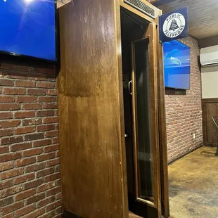 Multiple TV's. You like football? News? you got options to watch whatever you please wherever you sit. Also, Neat phone booth for display.