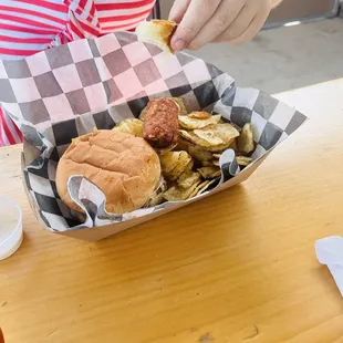 Cheeseburger with fries