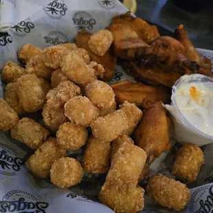 6 wings .medium, with crispy tots (slight upcharge), amazing bleu cheese!
