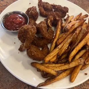 Fried shrimp &amp; fresh cut fries