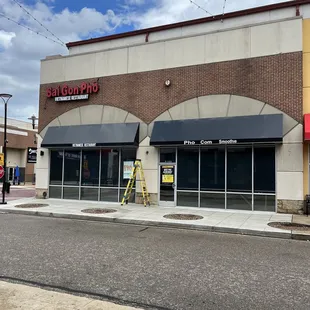 the outside of a restaurant