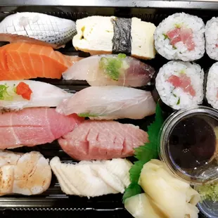 Nigiri sushi takeout