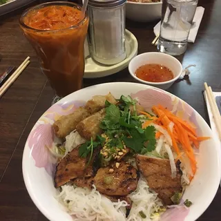 Rice Stick Noodle with Grilled Pork Slices