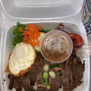 Beef plate with shrimp and fried egg