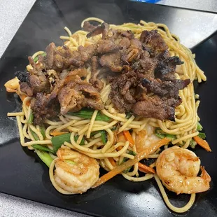 Garlic noodles with shrimp and added pork