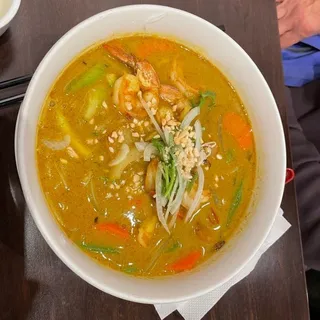 6. Chicken Curry with Vermicelli Noodle Soup
