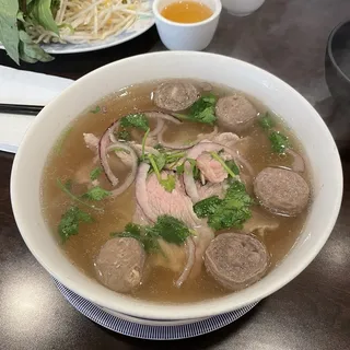 15. Rare Slice Beef and Beef Ball with Rice Noodle Soup