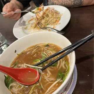 16. Rare Slice Beef and Well Done Brisket with Rice Noodle Soup