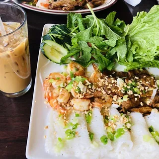 71. Woven Fine Rice Vermicelli with BBQ Pork,BBQ prawns, & lettuce wrap
