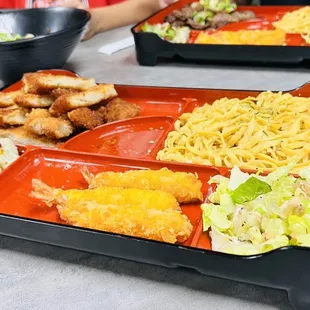 "Crispy Chicken" &amp; "Charbroiled Pork" deluxe A (Garlic noodle, torpedo shrimp, spicy wonton (mild/medium), salad and choice