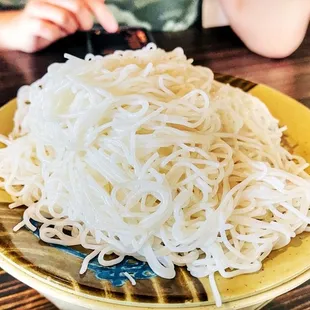 a plate of noodles on a table