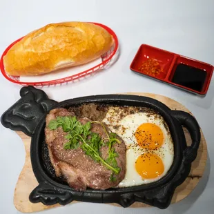 Sài Gòn by night restaurants and lounge