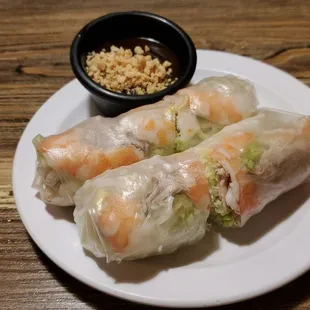 a plate of shrimp and rice rolls